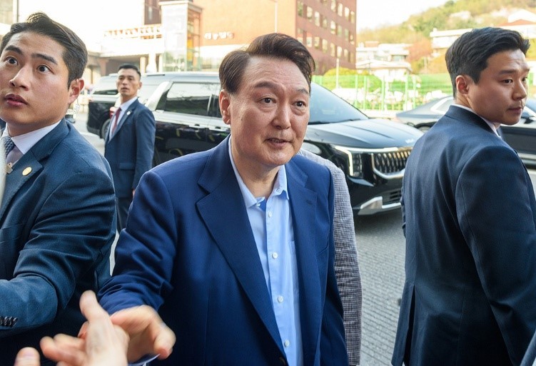 韩媒:尹锡悦首次刑事审判定于14日举行,若罪成可能面临终身监禁或死刑