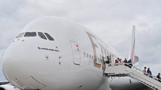 特朗普关税干扰美欧航空供应链，航空业集体呼吁“免关税”